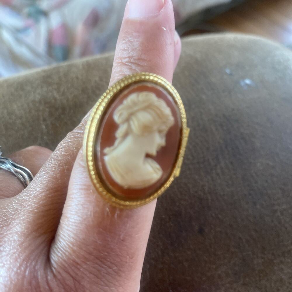 Vintage Avon Cameo Perfume Ring